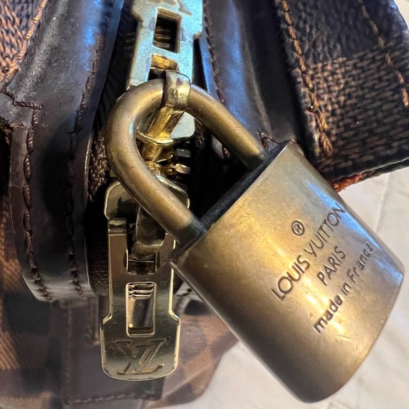 Louis Vuitton Damier Ebene Chelsea Tote - Picture 15 of 17